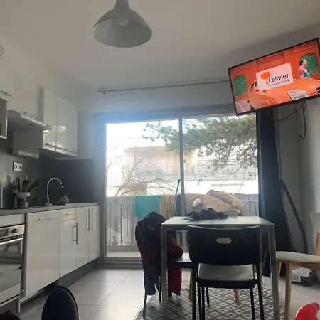 En Résidence Climatisé Avec Parking Apartamento *