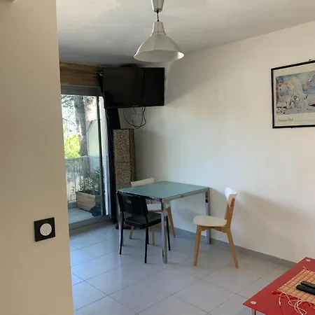 En Climatise Avec Parking Apartman