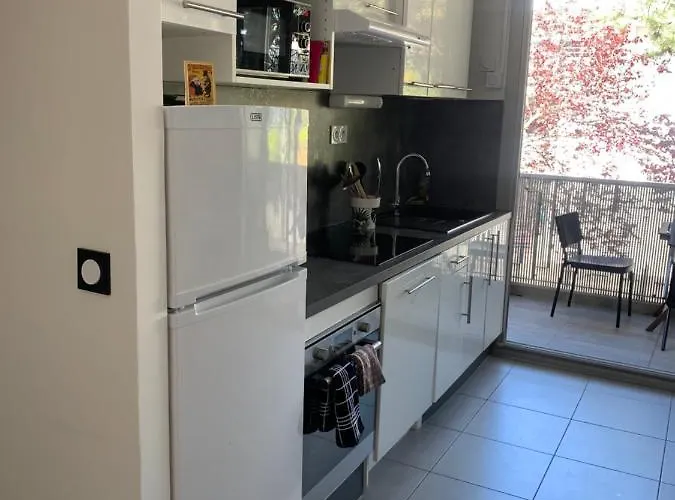 Apartment En Climatise Avec Parking *